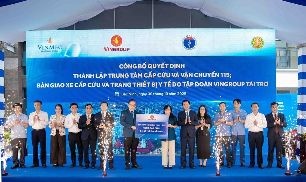 Tập đoàn Vingroup trao tặng 15 xe cấp cứu cho Sở Y tế tỉnh Bắc Ninh