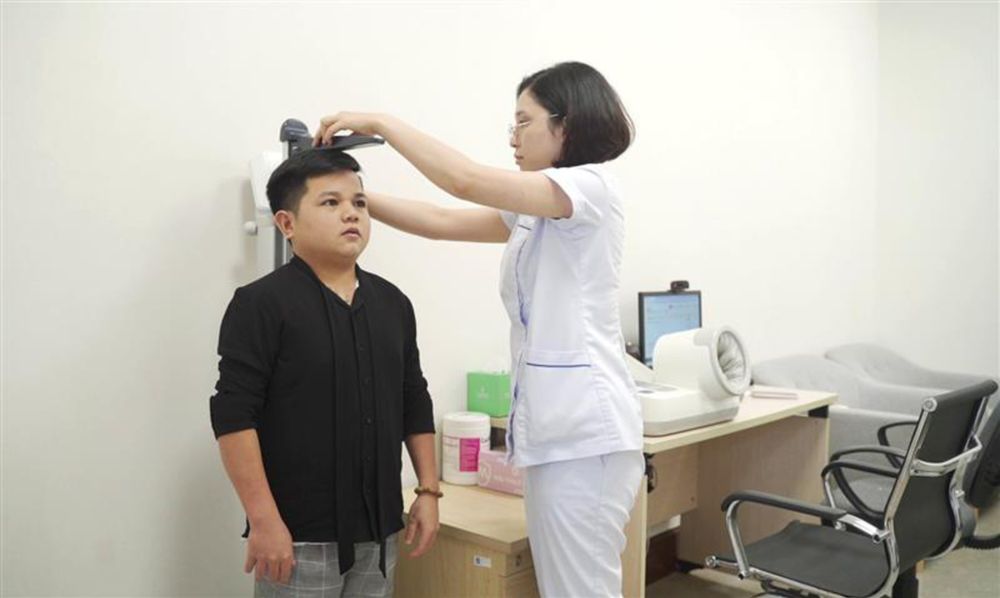 Anh Kế đã tăng 7 cm chiều cao sau 3 năm điều trị suy tuyến yên tại Vinmec