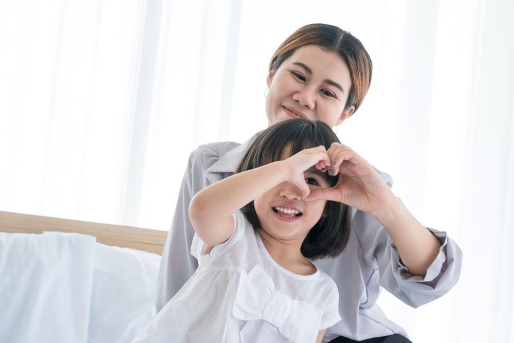 Ba mẹ đồng hành cùng con trong hành trình kiểm soát cận thị