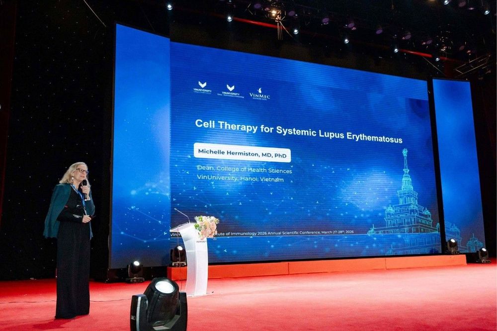 GS.TS.BS Michelle Hermiston mang đến hội nghị những kết quả mới nhất về nghiên cứu liệu pháp CAR-T điều trị bệnh tự miễn