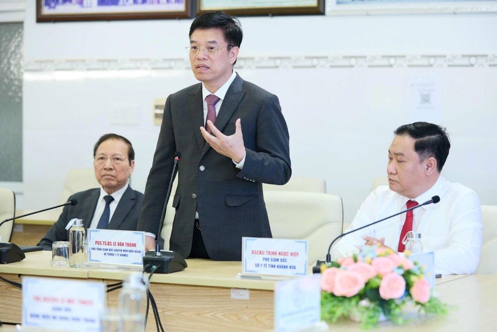 PGS.TS.BS Lê Văn Thành - Phó Tổng Giám đốc Chuyên môn Khối Ngoại, Hệ thống Y tế Vinmec - phát biểu tại buổi lễ