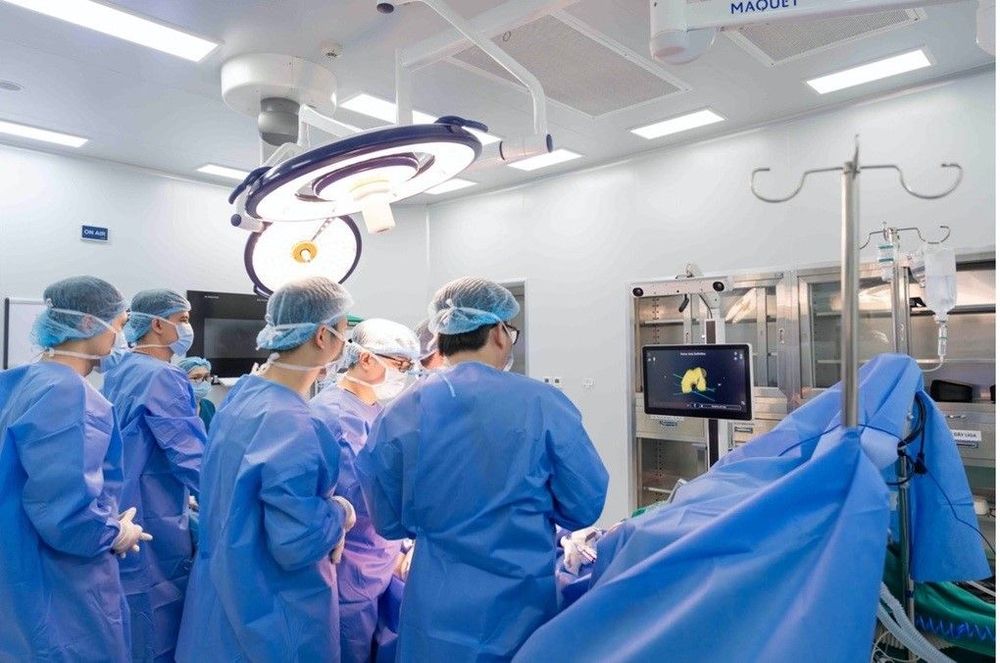 Bệnh nhân được thay khớp gối trái toàn phần với sự hỗ trợ của robot CORI hiện đại từ Mỹ