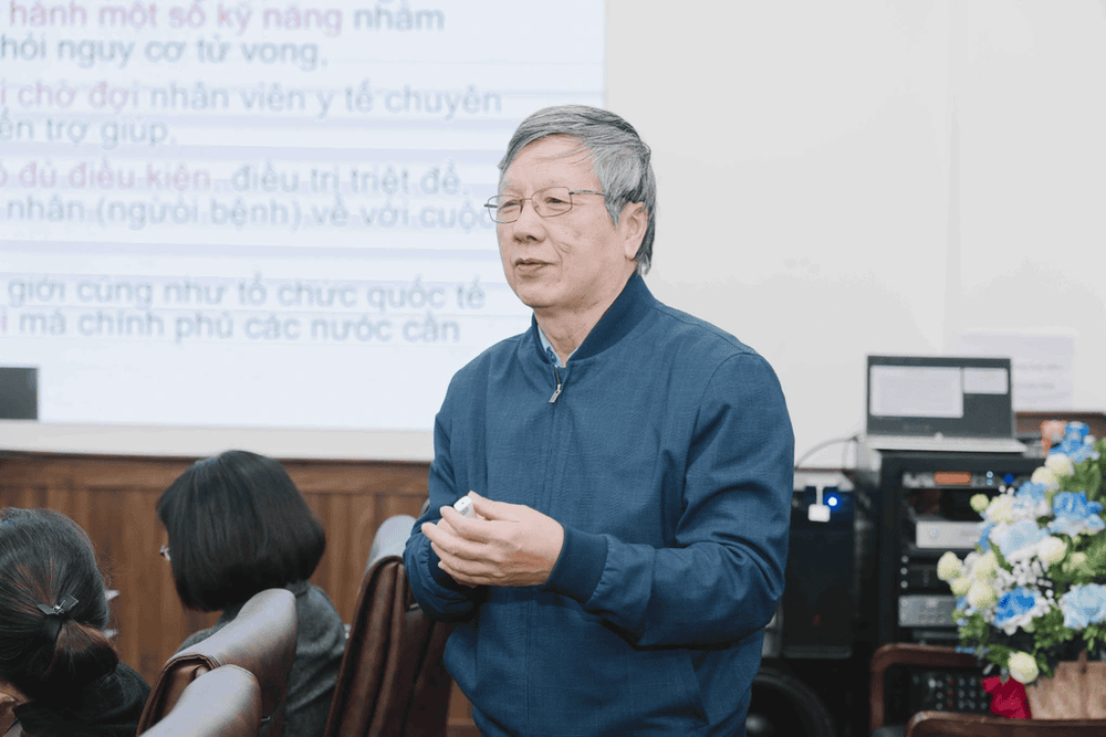 GS.TS.BS Nguyễn Gia Bình - Chủ tịch Hội Hồi sức Cấp cứu và Chống độc Việt Nam - tham gia giảng dạy