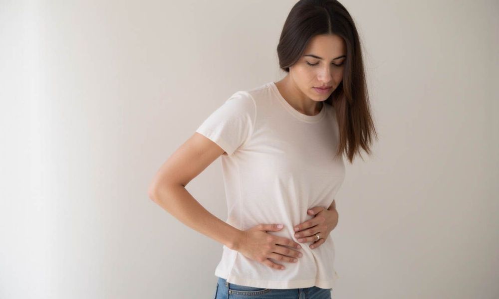 Lá tía tô chứa nhiều hoạt chất giúp kháng viêm và làm lành niêm mạc, do đó rất thích hợp trong việc hỗ trợ điều trị các bệnh dạ dày như trào ngược.