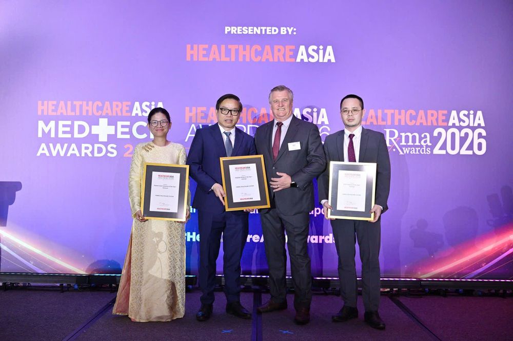 Đại diện hệ thống Vinmec nhận giải thưởng tại Healthcare Asia Awards 2026