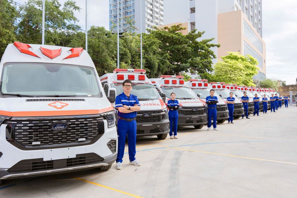 Dàn xe cứu thương Vingroup tài trợ cho tỉnh Khánh Hòa