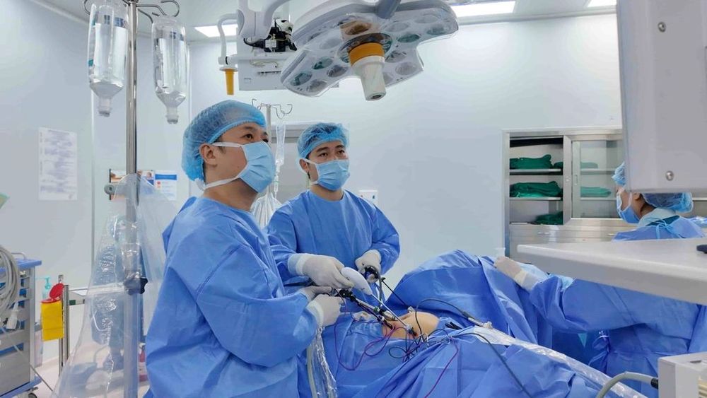 Ê-kíp bác sĩ Vinmec trong phòng phẫu thuật