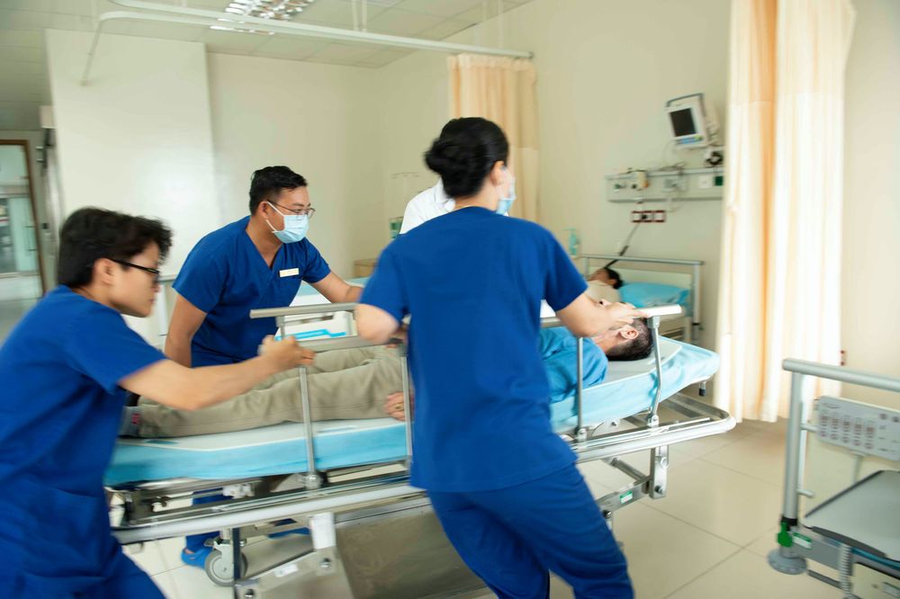 Ê-kíp bác sĩ Bệnh viện Đa khoa Vinmec Phú Quốc sẵn sàng túc trực 24/7 xử trí các trường hợp cấp cứu trên đảo Ngọc