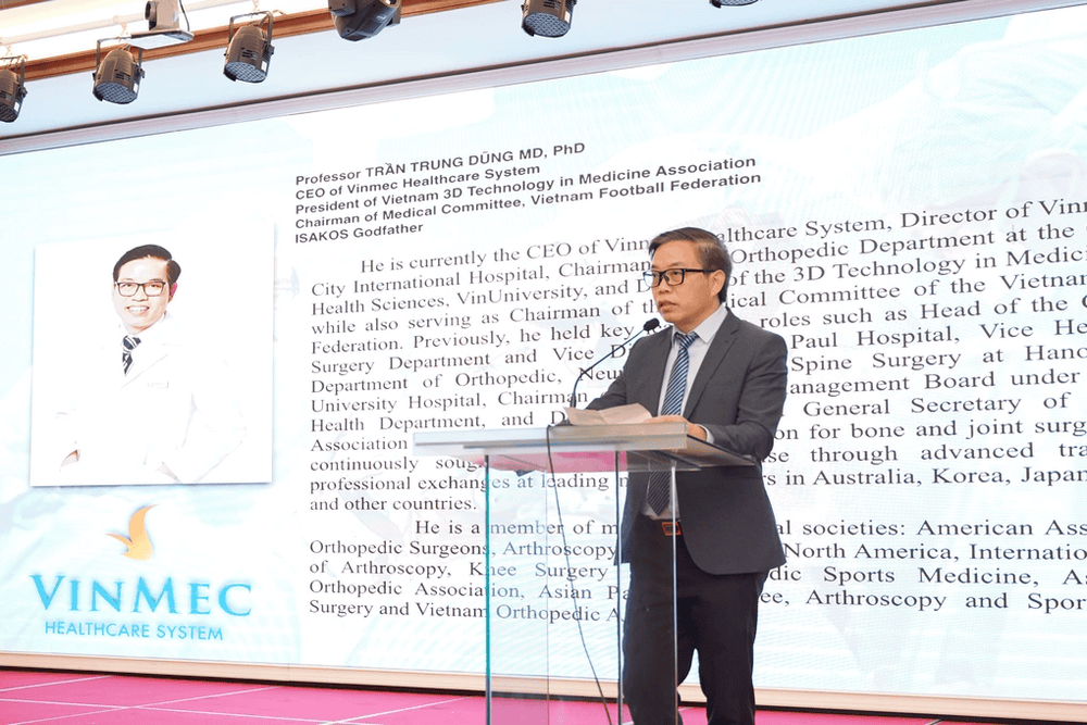 GS.TS.BS Trần Trung Dũng phát biểu tại buổi lễ, khẳng định mục tiêu đưa Việt Nam trở thành trung tâm đào tạo y khoa chất lượng cao trong khu vực