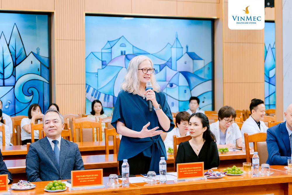 GS.TS.BS Michelle Hermiston, Viện trưởng kiêm Giám đốc Khoa học Trung tâm Nghiên cứu Đổi mới Khoa học Sức khỏe, Đại học VinUni