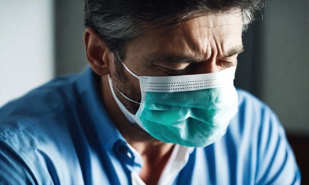 Đeo khẩu trang phẫu thuật nếu không thể tránh tiếp xúc với khói thuốc thụ động