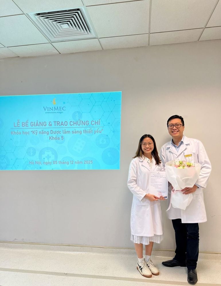 Học viên nhận chứng chỉ CME