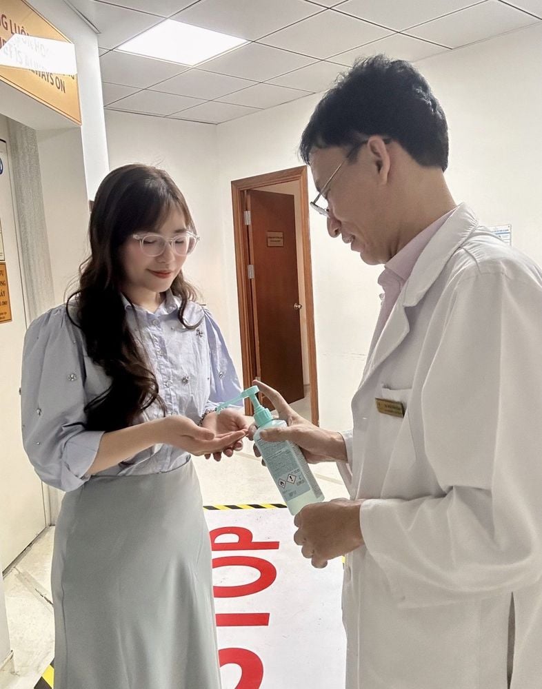 Bệnh viện Vinmec tổ chức hàng năm các hoạt động truyền thông và hướng dẫn vệ sinh tay cho người bệnh và người nhà