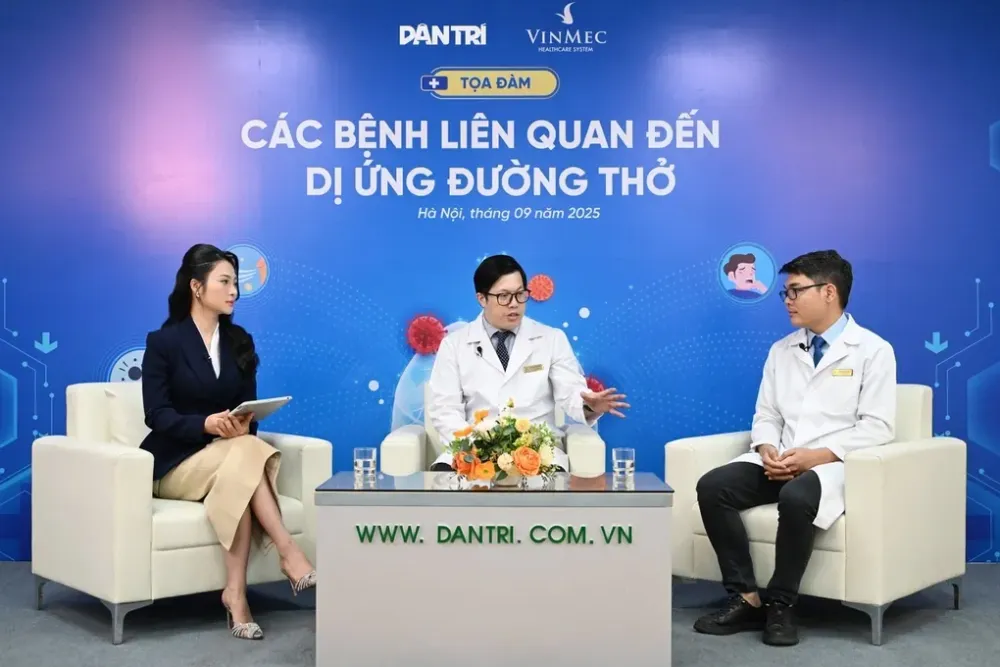 Hai chuyên gia chia sẻ tại buổi toạ đàm