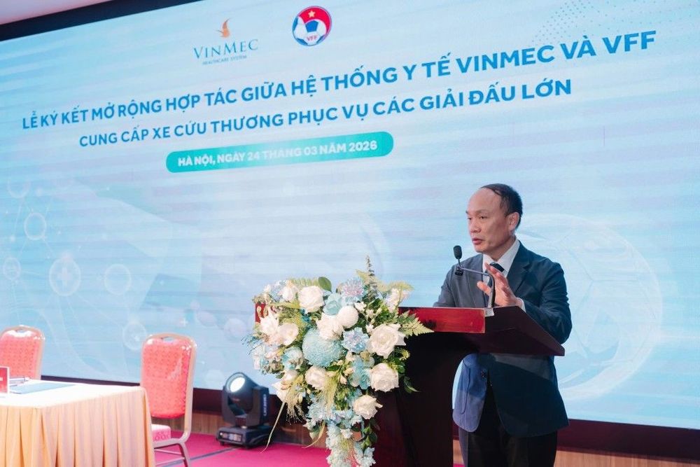 Ông Nguyễn Văn Phú - Tổng Thư ký Liên đoàn bóng đá Việt Nam - phát biểu tại lễ ký kết