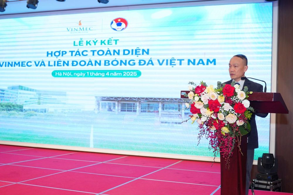 Mr. Nguyen Van Phu, General Secretary of the Vietnam Football Federation, highly appreciated Vinmec's professional treatment quality in supporting the national teams’ performance enhancement.