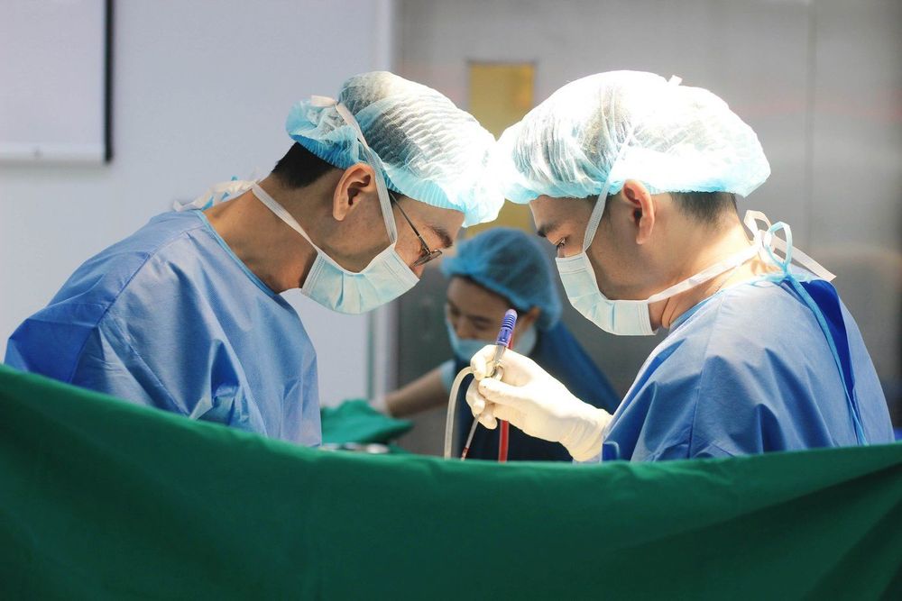 Phẫu thuật nội soi ít xâm lấn tại Vinmec Phú Quốc giúp nâng cao độ chính xác và rút ngắn thời gian hồi phục cho người bệnh