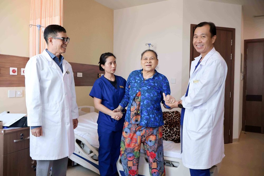 Sau phẫu thuật, bệnh nhân hồi phục tốt, giảm đau rõ rệt và vận động cải thiện dần