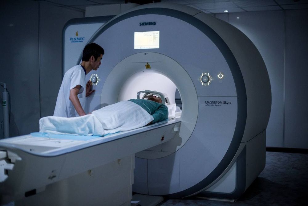 Khi có các dấu hiệu đau thắt lưng gần vùng chậu, người bệnh cần đi khám để được các bác sĩ chẩn đoán và điều trị kịp thời nếu có các bệnh lý liên quan gây đau ở khu vực này.