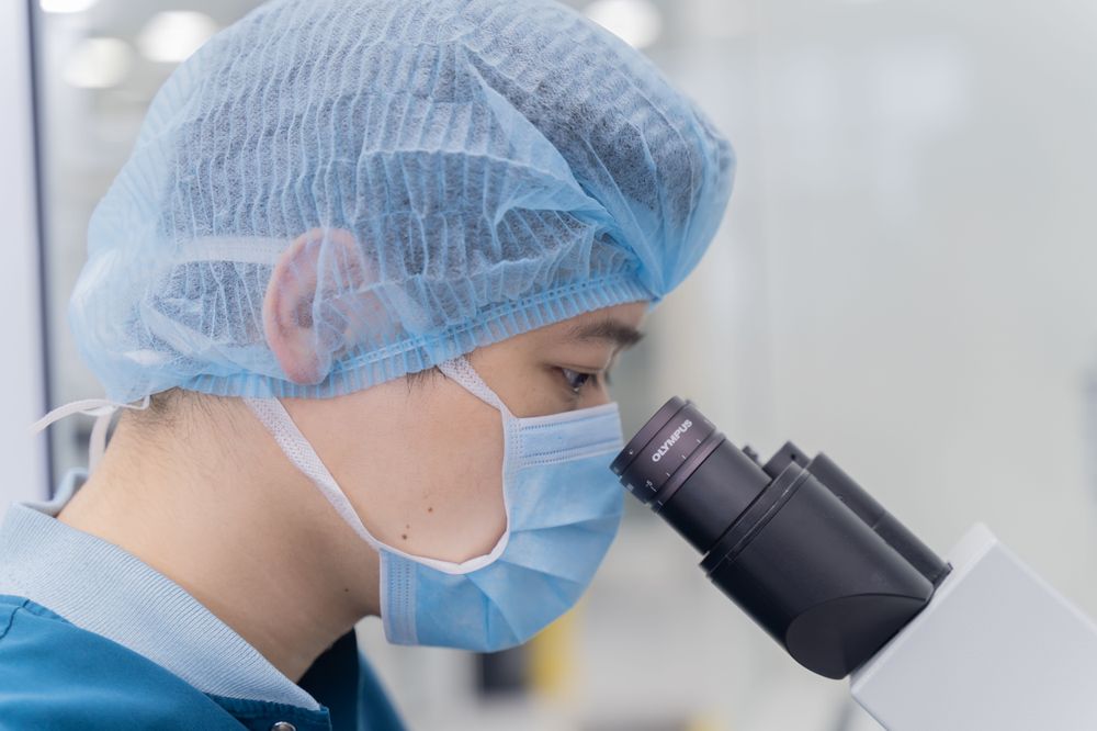 Xét nghiệm HPV giúp phát hiện sự hiện diện của virus HPV trong tế bào cổ tử cung, từ đó giúp bác sĩ đưa ra các biện pháp can thiệp kịp thời để ngăn ngừa ung thư.