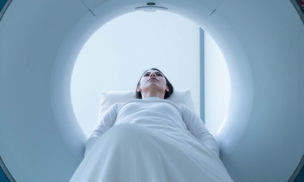 Chụp MRI là một trong những xét nghiệm hình ảnh quan trọng giúp bác sĩ đánh giá mức độ viêm ruột có nguy hiểm không.