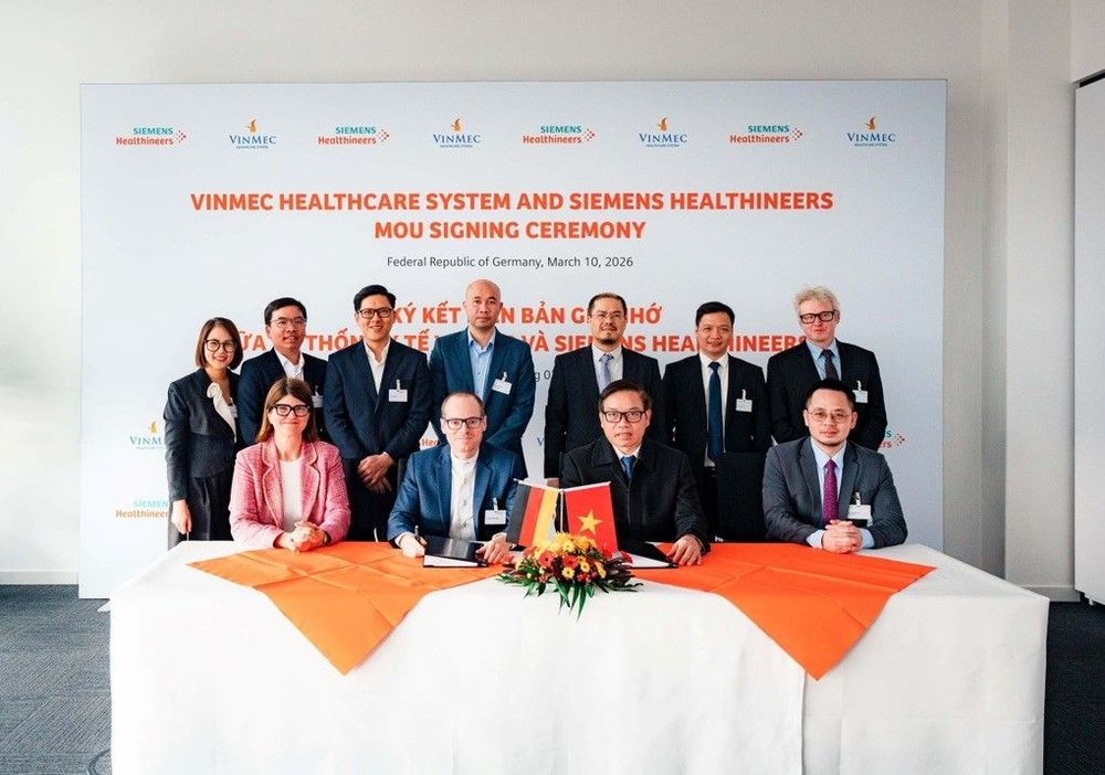 Lãnh đạo Vinmec và Siemens Healthineers tham dự lễ ký kết biên bản ghi nhớ tại Forchheim, Đức