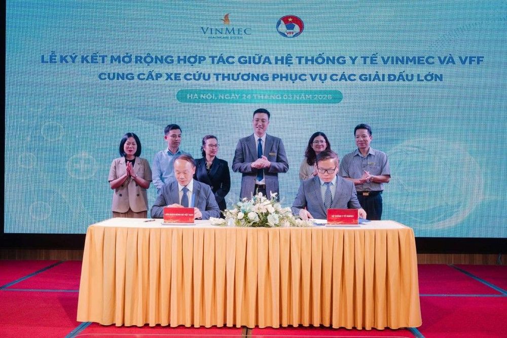 Lễ ký kết mở rộng hợp tác giữa Hệ thống Y tế Vinmec và VFF cung cấp xe cứu thương phục vụ các giải đấu lớn
