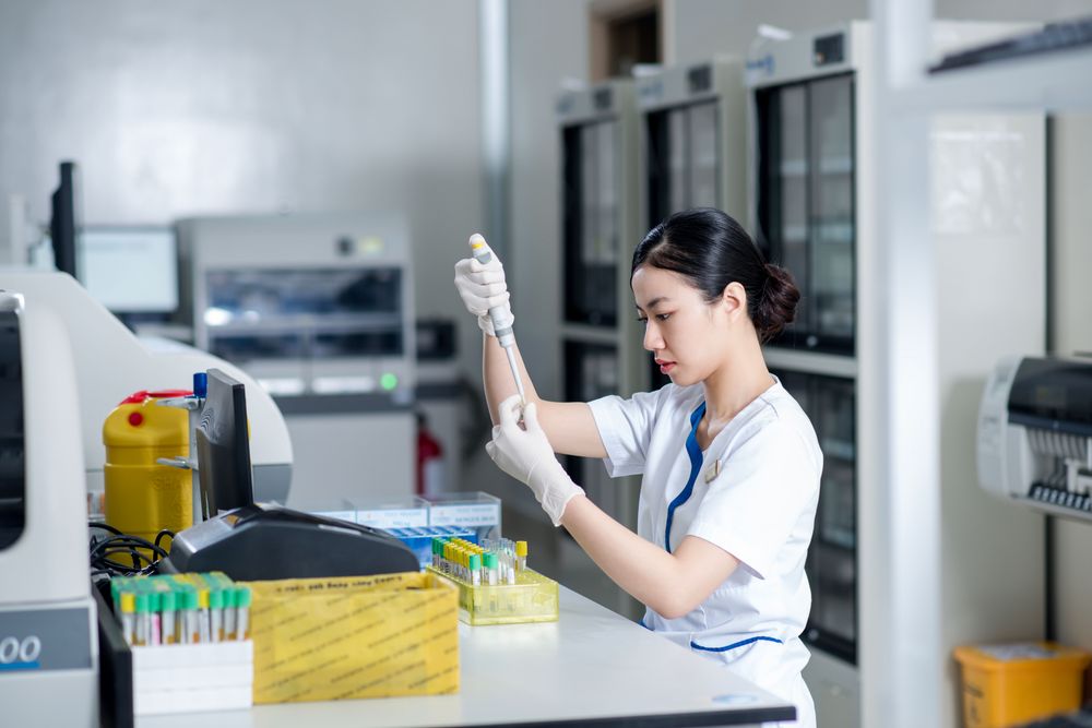 Xét nghiệm công thức máu nhằm xác định các bệnh lý liên quan đến nhiễm trùng.