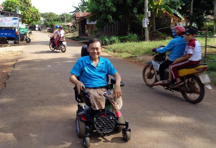 "Nối dài" đôi chân cho người đàn ông bị liệt 10 năm trời