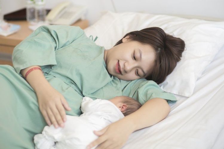 Bế (tắc) sản dịch sau sinh: Nguyên nhân, triệu chứng