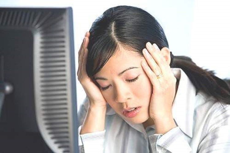 Đau đầu dữ dội, nhức ở hai hố mắt là dấu hiệu nặng của bệnh sốt xuất huyết