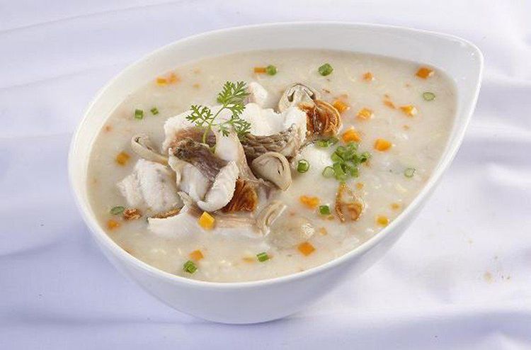Chăm sóc tại nhà nên ăn những món ăn mềm, lỏng, giàu dinh dưỡng và dễ tiêu hóa để giảm áp lực lên đường ruột