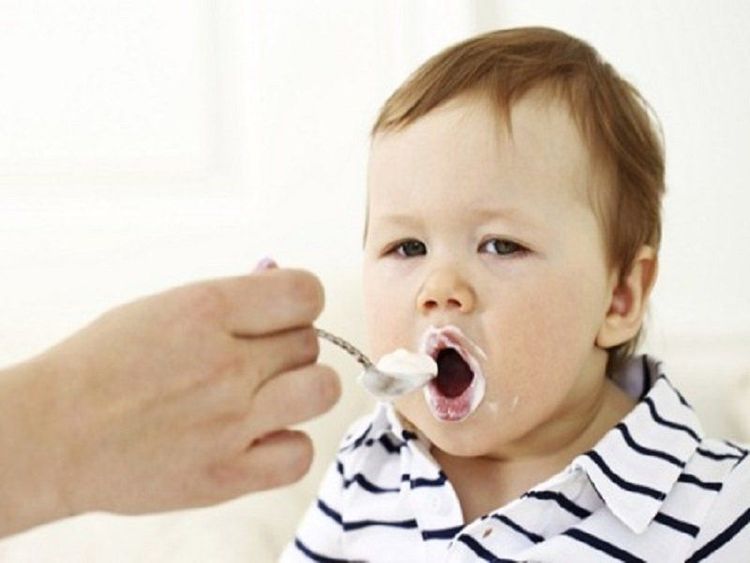 Cho trẻ ăn sữa chua sẽ có lợi cho việc giải độc gan