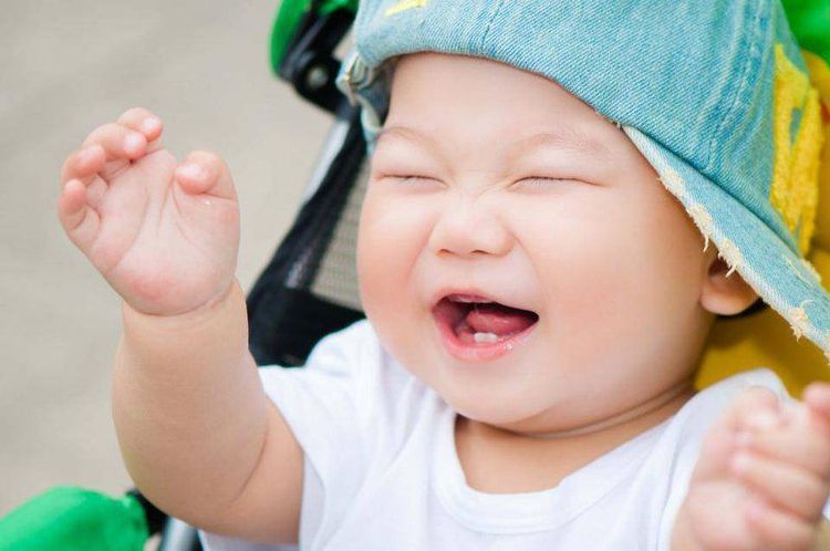 Trẻ 29 tuần tuổi đã bắt đầu có những chiếc răng sữa đầu tiên