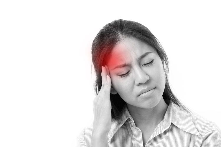 Đau đầu, chóng mặt, buồn nôn, nôn do bị chèn ép bởi các khối u