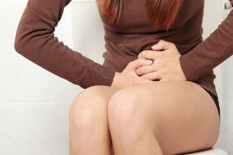 Người bệnh viêm bàng quang thường có cảm giác đau, nóng rát khi đi tiểu