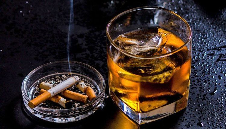
Smoking and alcohol consumption can worsen lower back pain

