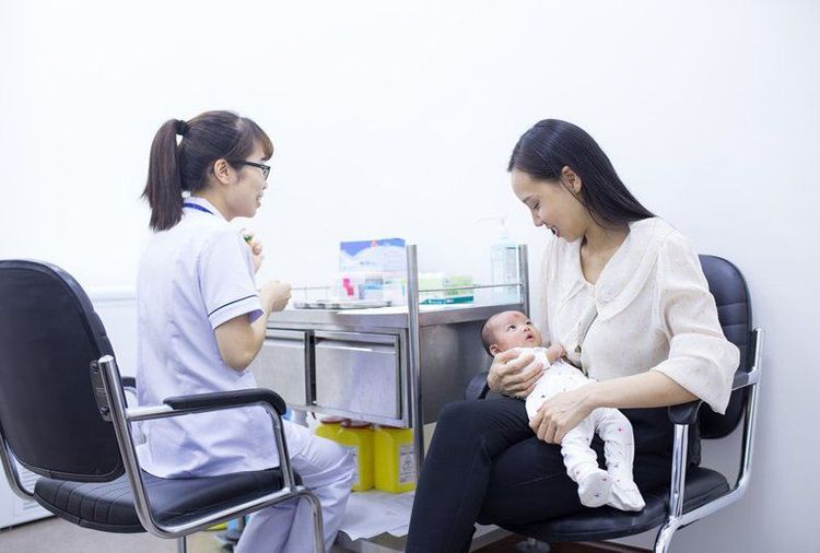 Khách hàng sẽ được khám sàng lọc và tư vấn pháp đồ trước khi tiêm chủng