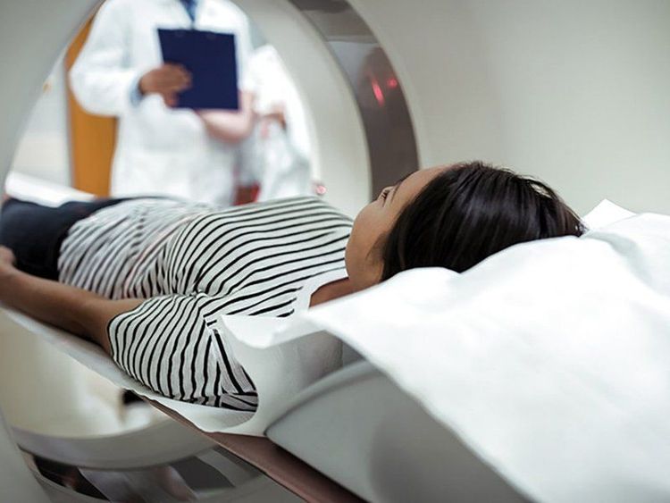 
Để tất cả đồ trang sức và các phụ kiện khác ở nhà hoặc tháo chúng ra trước khi chụp MRI
