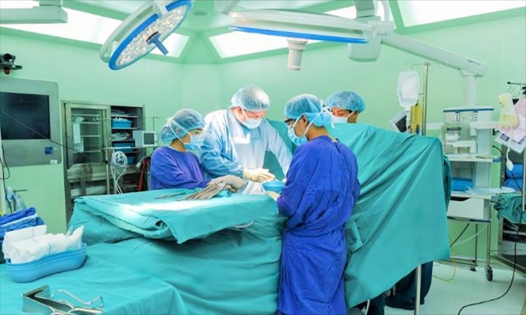 Điều trị viêm màng ngoài tim bằng phương pháp mổ hở