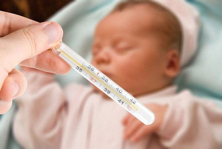 Trẻ có thể xuất hiện triệu chứng sốt sau tiêm phòng vắc - xin sởi