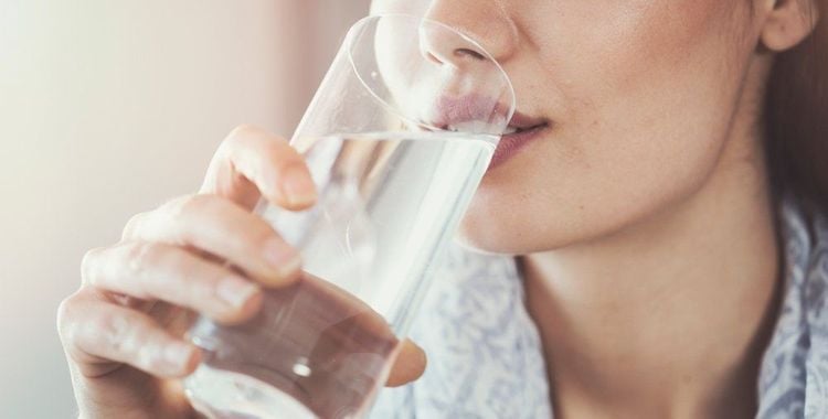 Cần cung cấp nước do dư thừa lượng muối trong đồ ăn