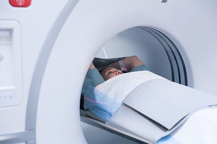 Chụp cắt lớp vi tính (CT Scan) giúp chẩn đoán bệnh bụi phổi atbet (amiăng)