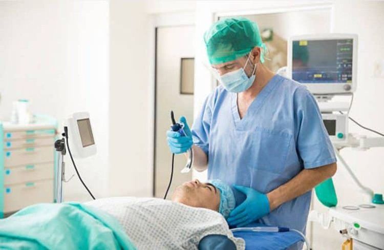 
Đặt ống nội khí quản duy trì hô hấp cho bệnh nhân

