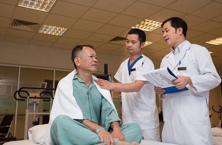 Người bệnh cần có sự chăm sóc thường xuyên sau phẫu thuật tim