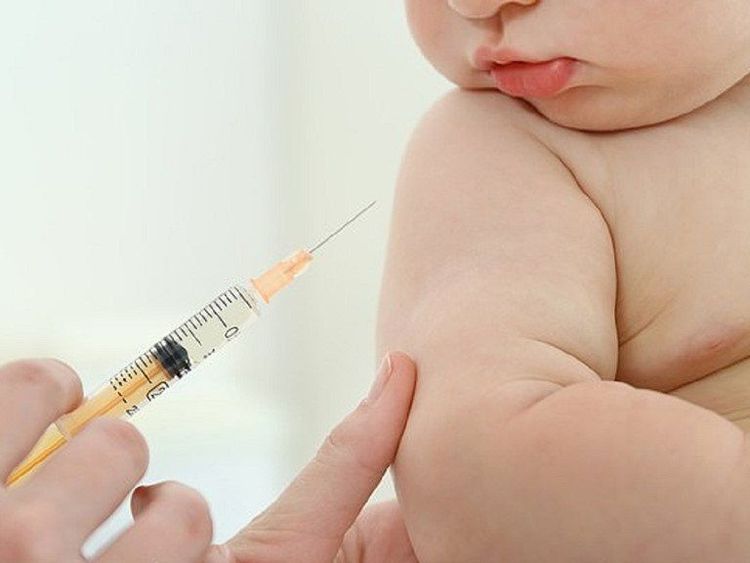Lưu ý về các loại thuốc bé đang dùng để hạn chế tối đa các phản ứng sau tiêm
