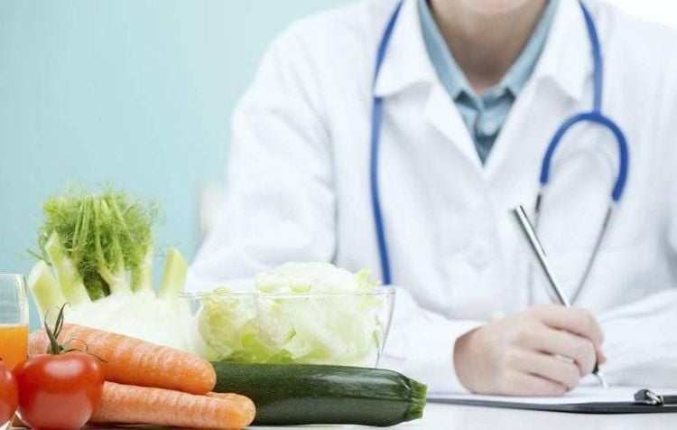 A healthy diet greatly supports the treatment of lupus erythematosus.