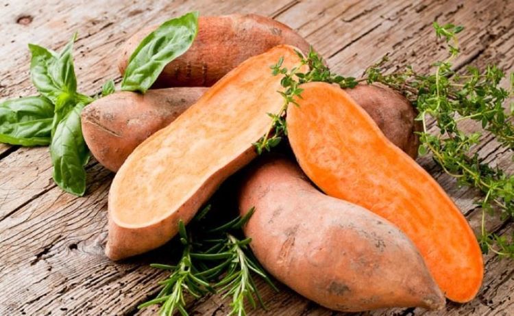 Sweet potatoes can assist in improving bone health and contribute to height development as well as maintenance.