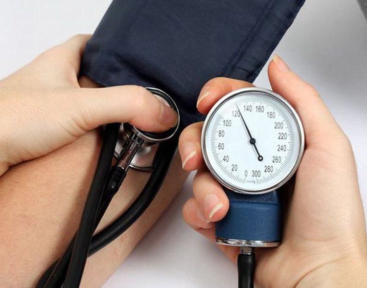 Hạ huyết áp là tác dụng phụ thường gặp sau khi gây tê ngoài màng cứng