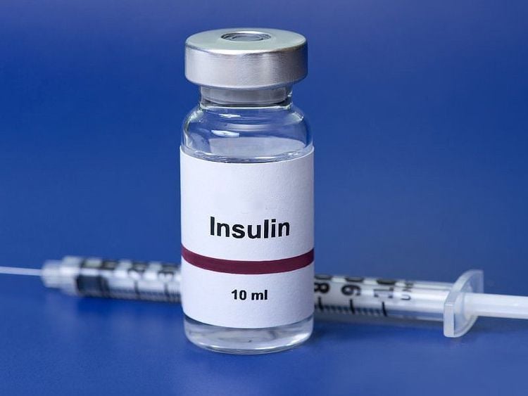 Stop insulin injections if symptoms of hypoglycemia appear
